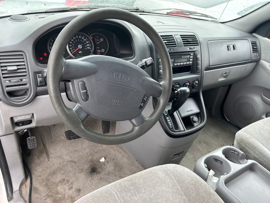 2004 Kia Sedona 10