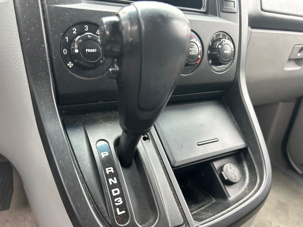 2004 Kia Sedona 11