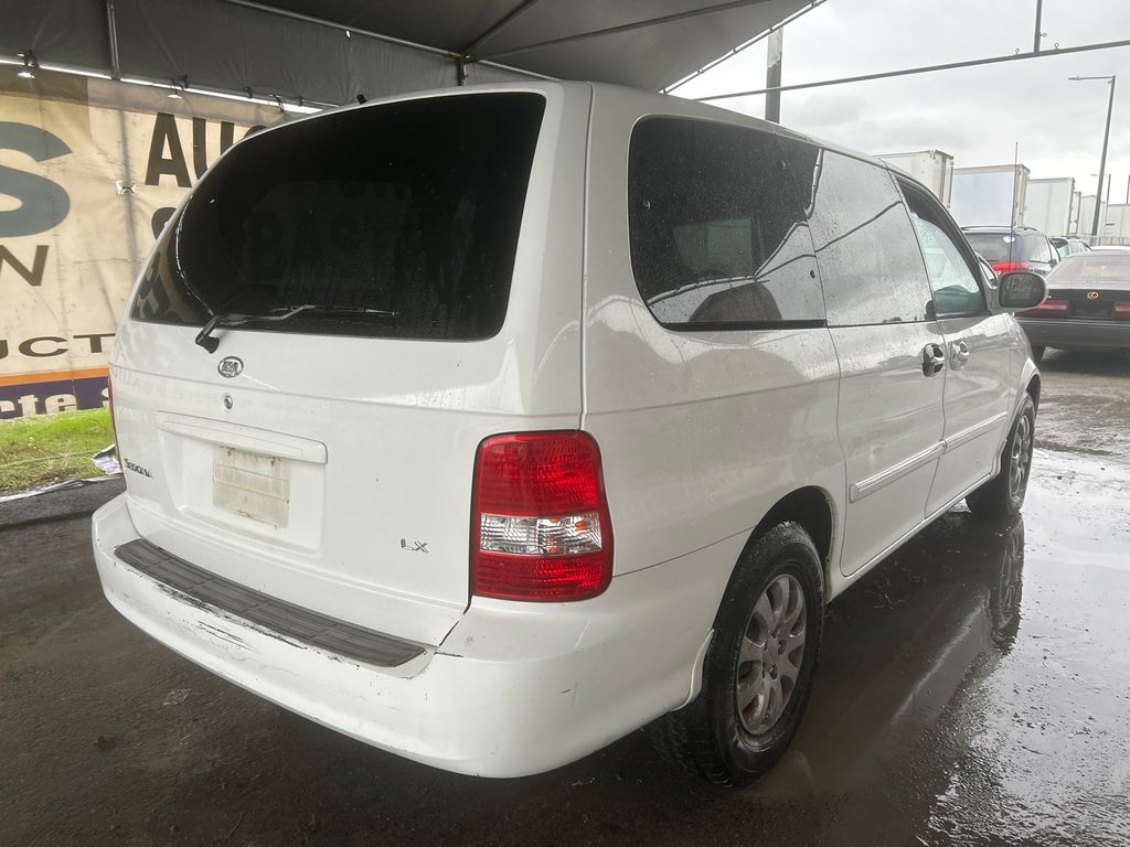 2004 Kia Sedona 3