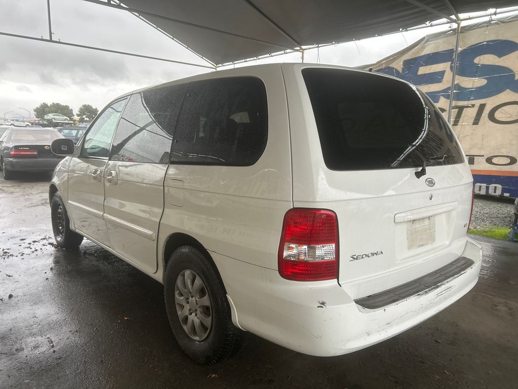 2004 Kia Sedona 2