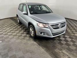 2011 VOLKSWAGEN Tiguan