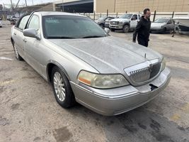 2003 Lincoln Town Car