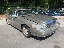 2003 Lincoln Town Car