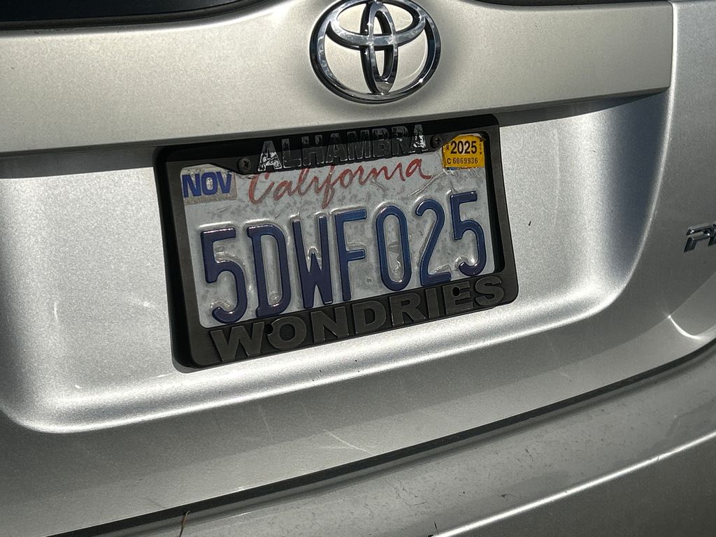2004 Toyota Prius 12