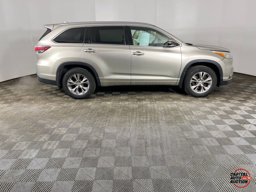 2015 TOYOTA HIGHLANDER 13