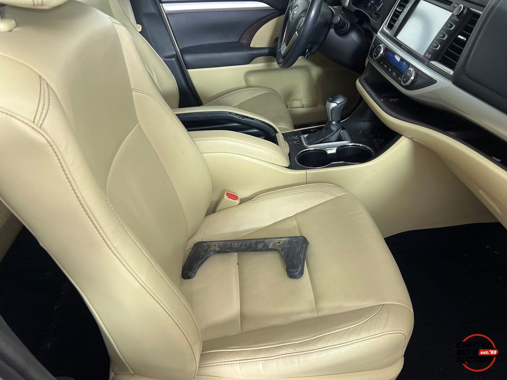 2015 TOYOTA HIGHLANDER 7