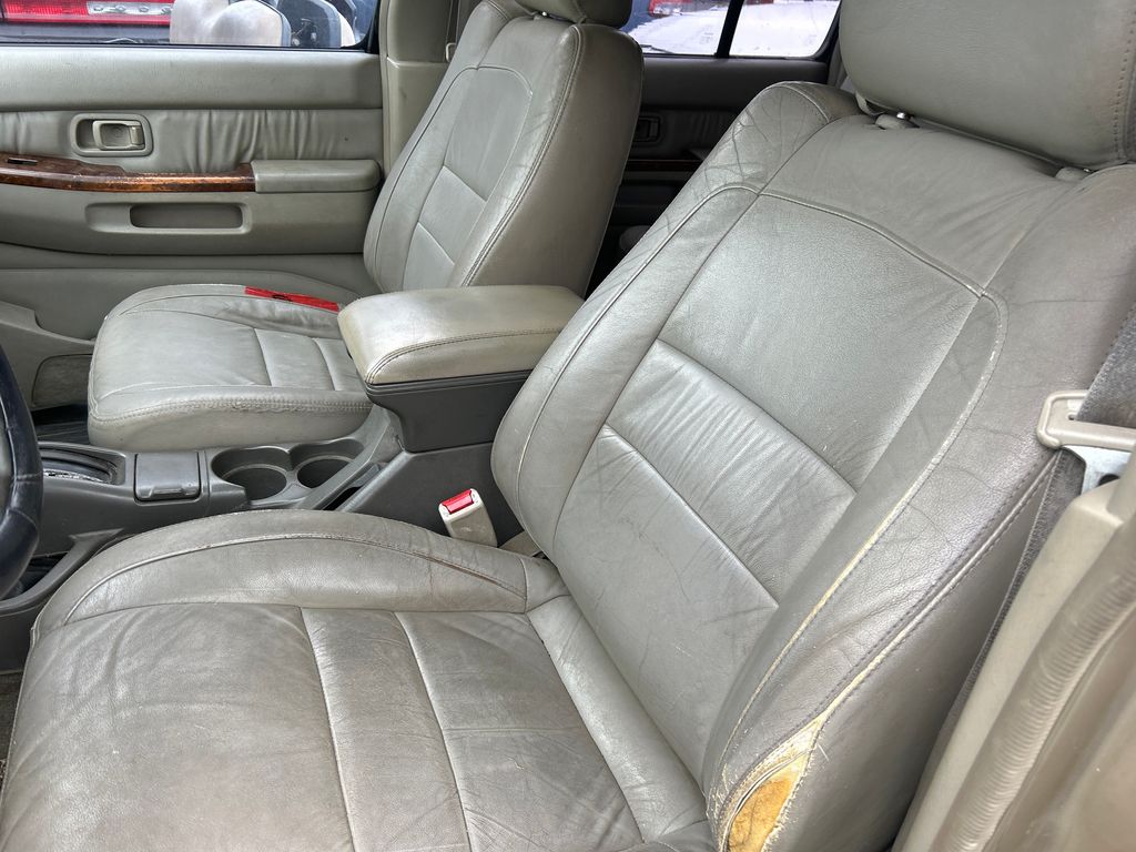 1997 Infiniti QX4 7