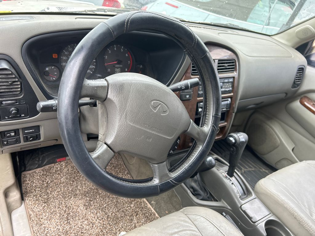 1997 Infiniti QX4 10