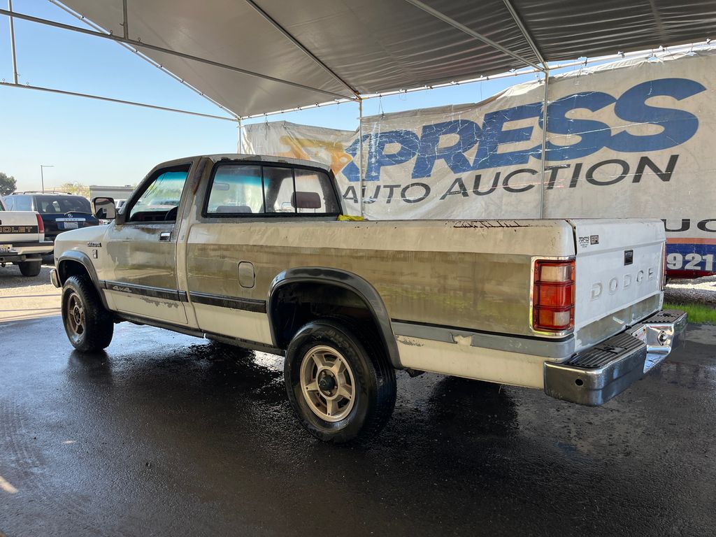 1990 Dodge Dakota 2
