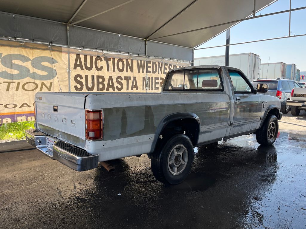 1990 Dodge Dakota 3