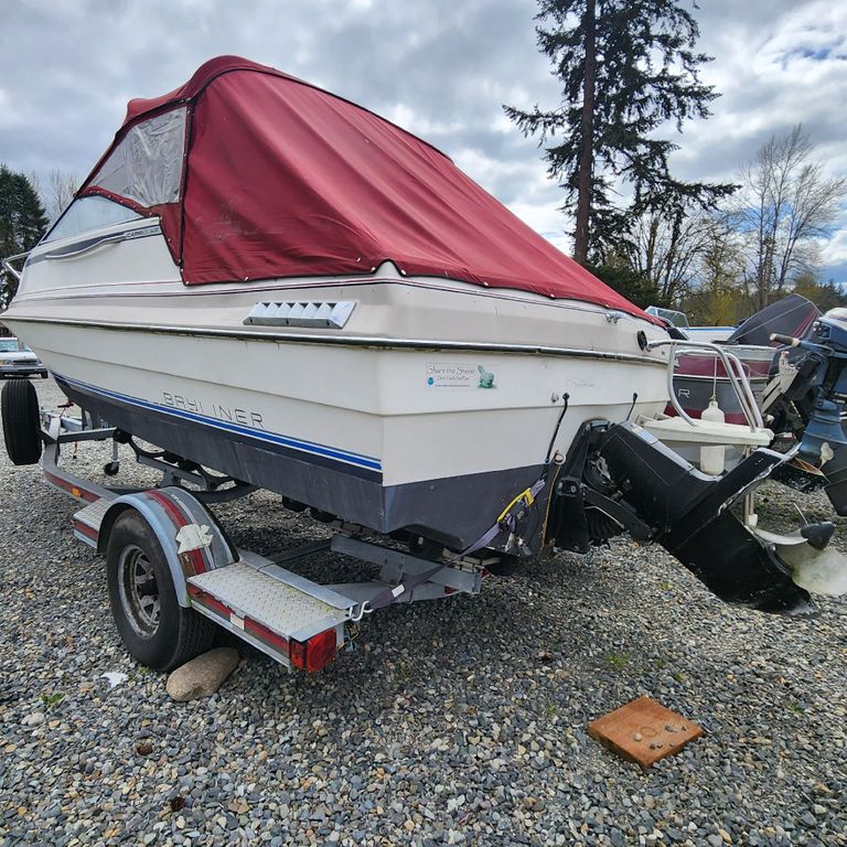 1984 BAYLINER CAPRI CUDDY 3