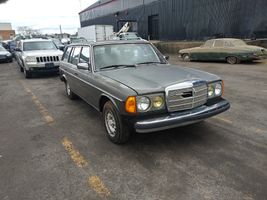 1982 Mercedes-Benz 300 Series
