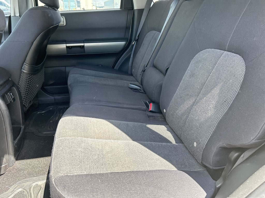 2004 Mitsubishi Endeavor 8