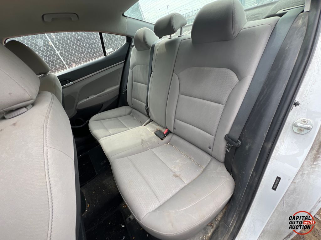 2017 Hyundai Elantra 8