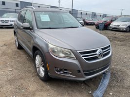 2011 VOLKSWAGEN Tiguan