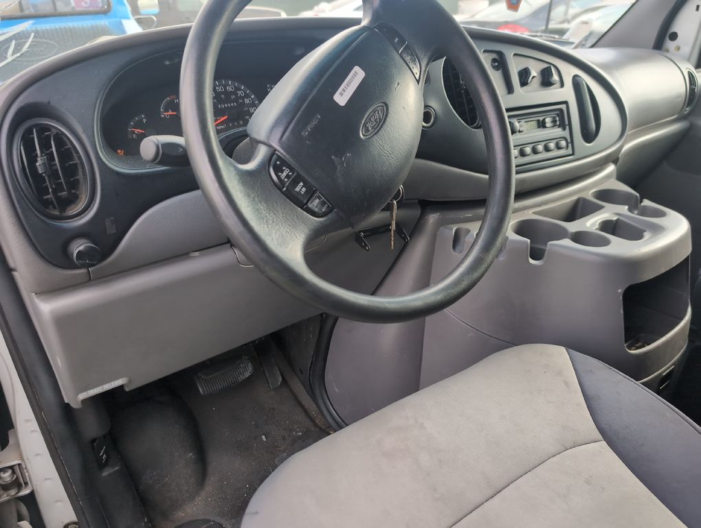 2002 Ford E350 VANS 9