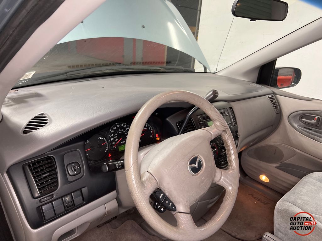 2003 Mazda MPV 10