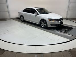 2013 VOLKSWAGEN Passat