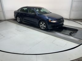 2012 VOLKSWAGEN Passat
