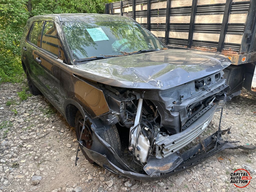 2016 Ford Explorer 0