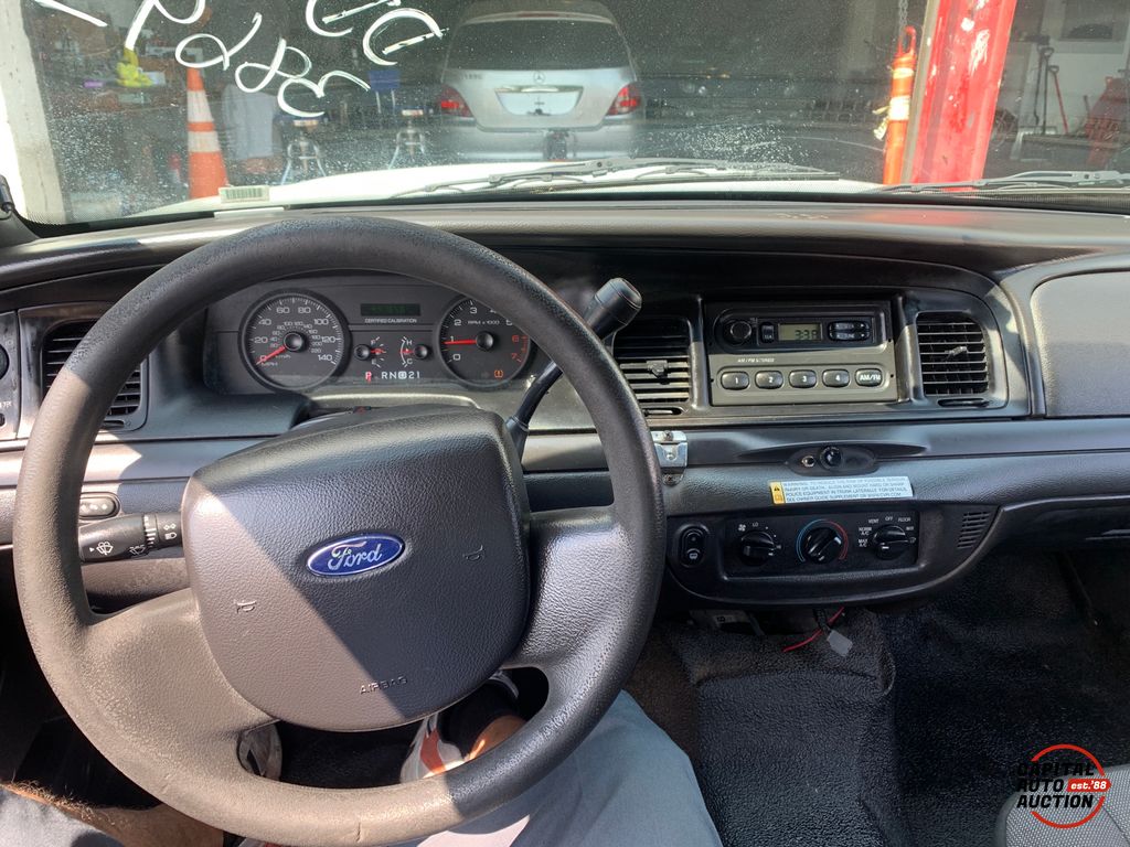 2010 Ford Crown Victoria 10