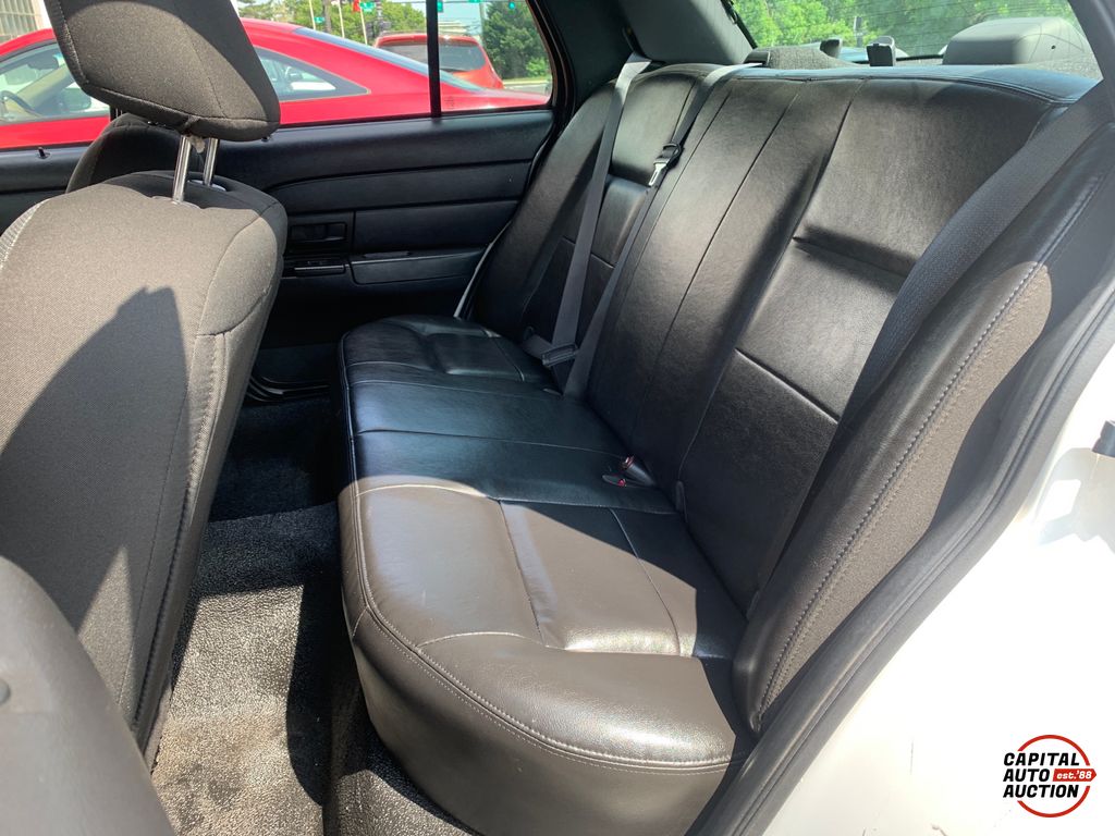 2010 Ford Crown Victoria 8