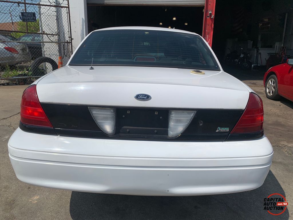 2010 Ford Crown Victoria 6