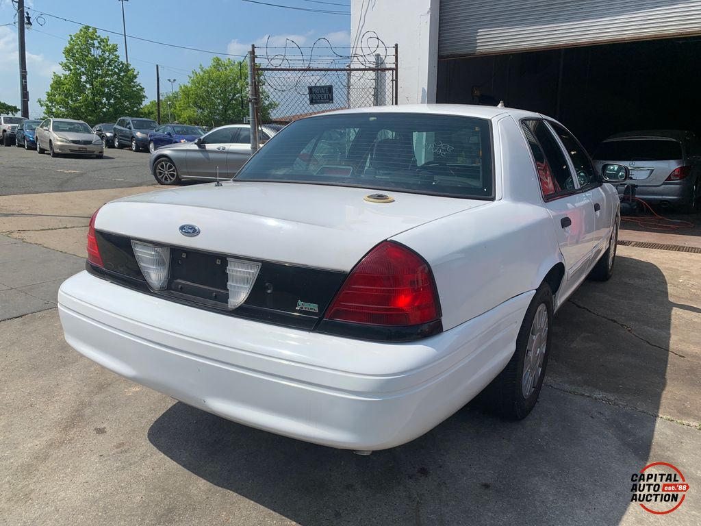 2010 Ford Crown Victoria 3