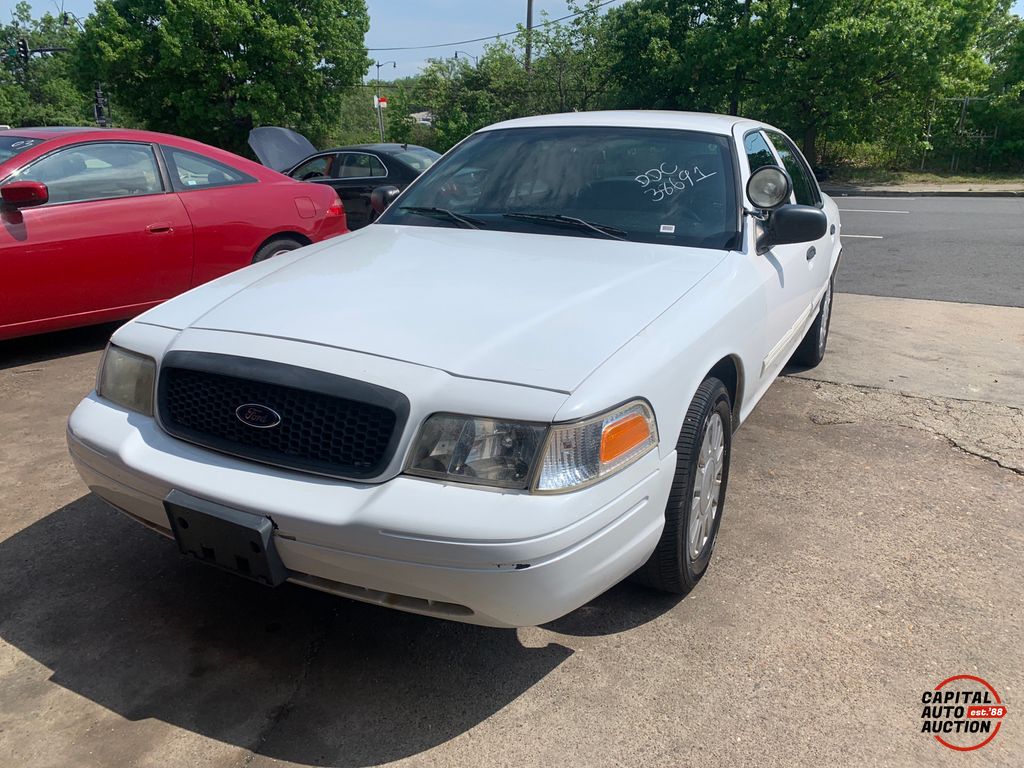 2010 Ford Crown Victoria 1