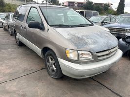 1999 Toyota Sienna