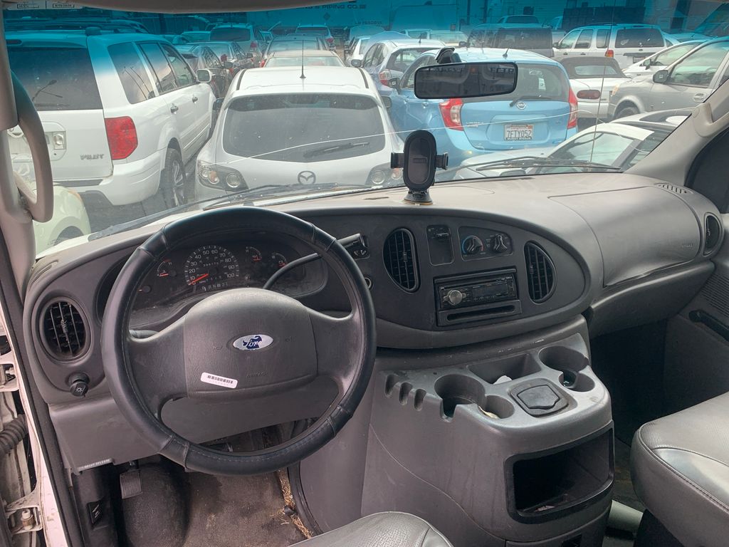 2003 Ford E250 Vans 9