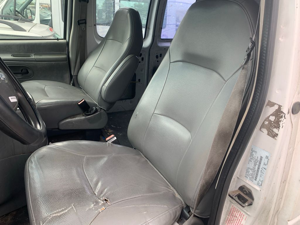 2003 Ford E250 Vans 7