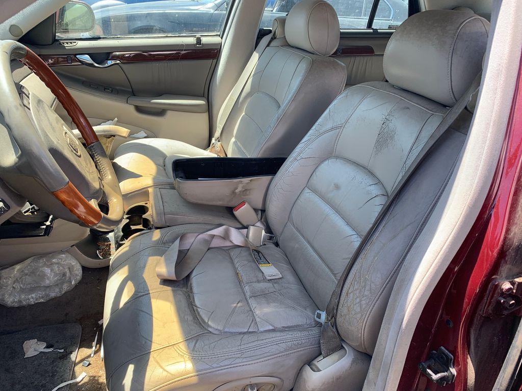 2001 Cadillac DeVille 7