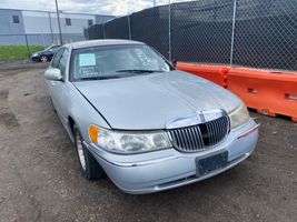 2002 Lincoln Town Car