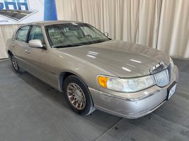 2001 Lincoln Town Car