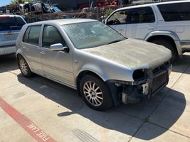 2003 VOLKSWAGEN Golf