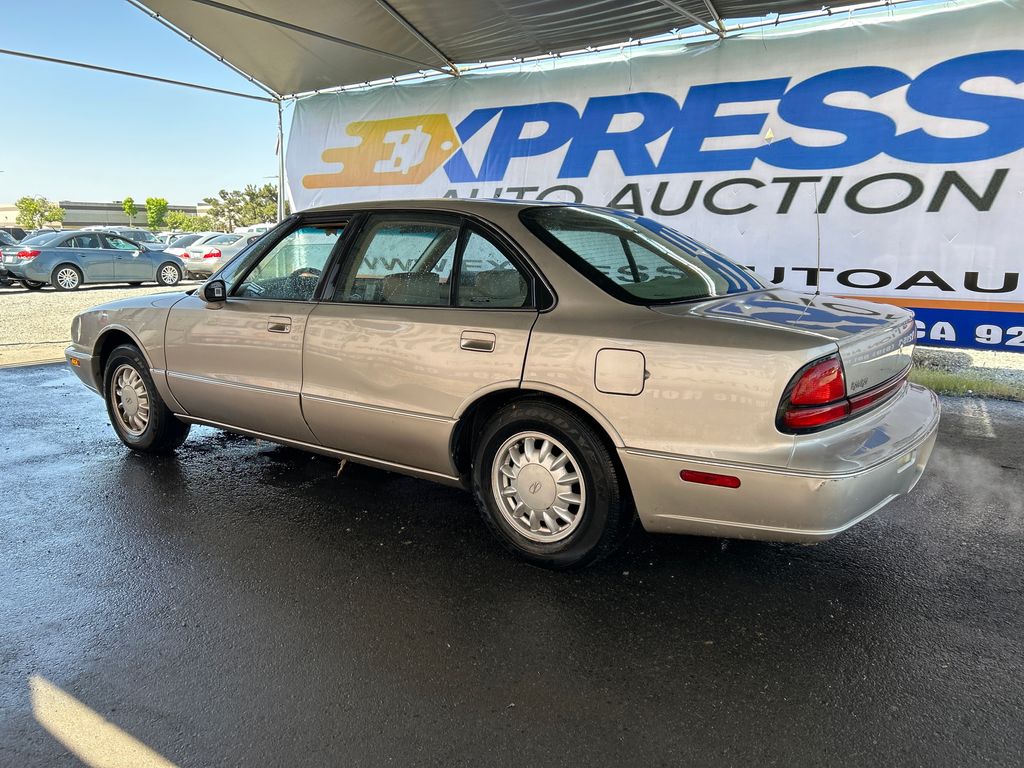 1997 Oldsmobile 88 2