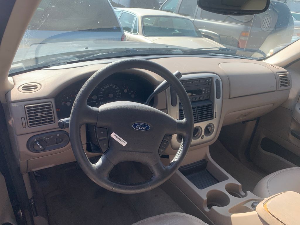 2003 Ford Explorer 10