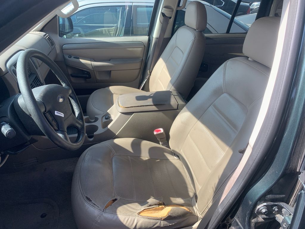 2003 Ford Explorer 7