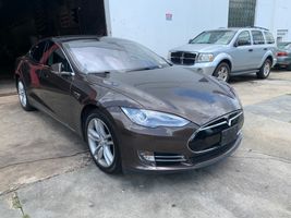 2014 TESLA Model S