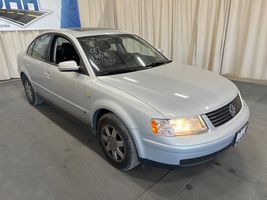 1999 VOLKSWAGEN Passat