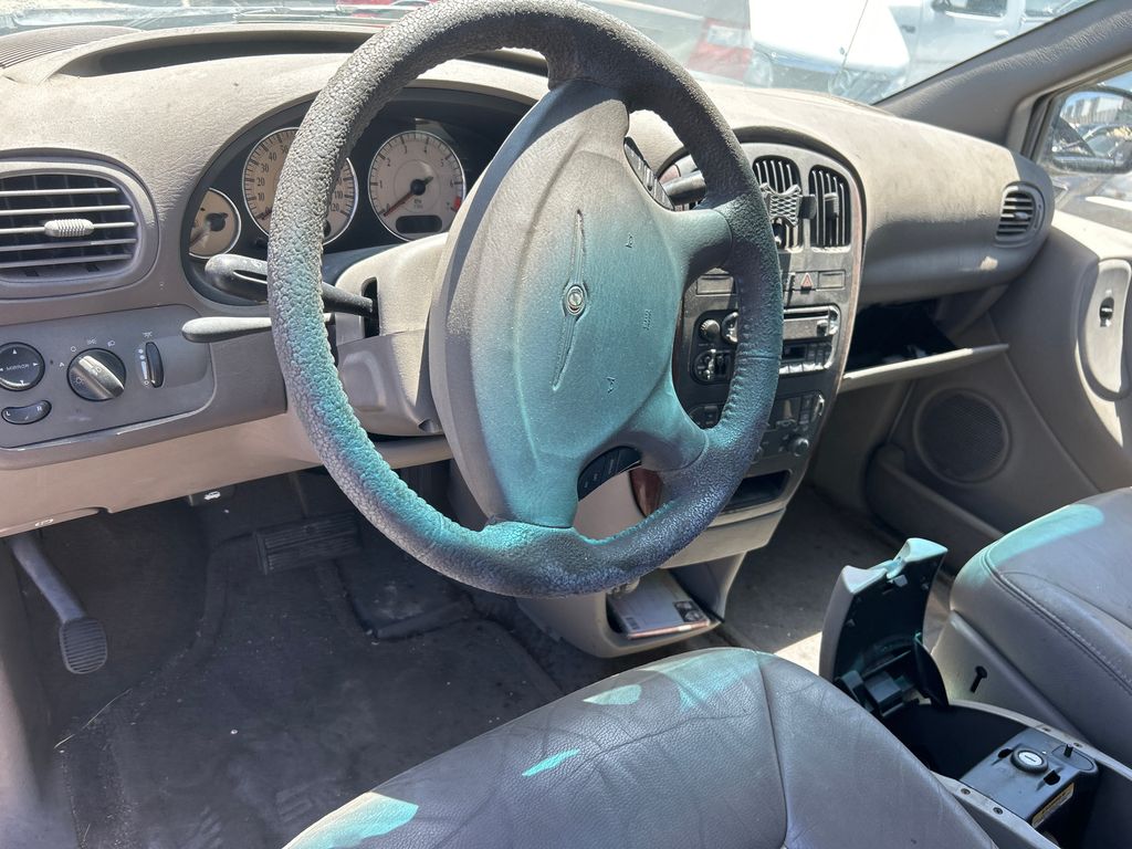 2003 Chrysler Town & Country 9