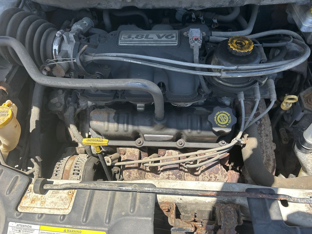2003 Chrysler Town & Country 8