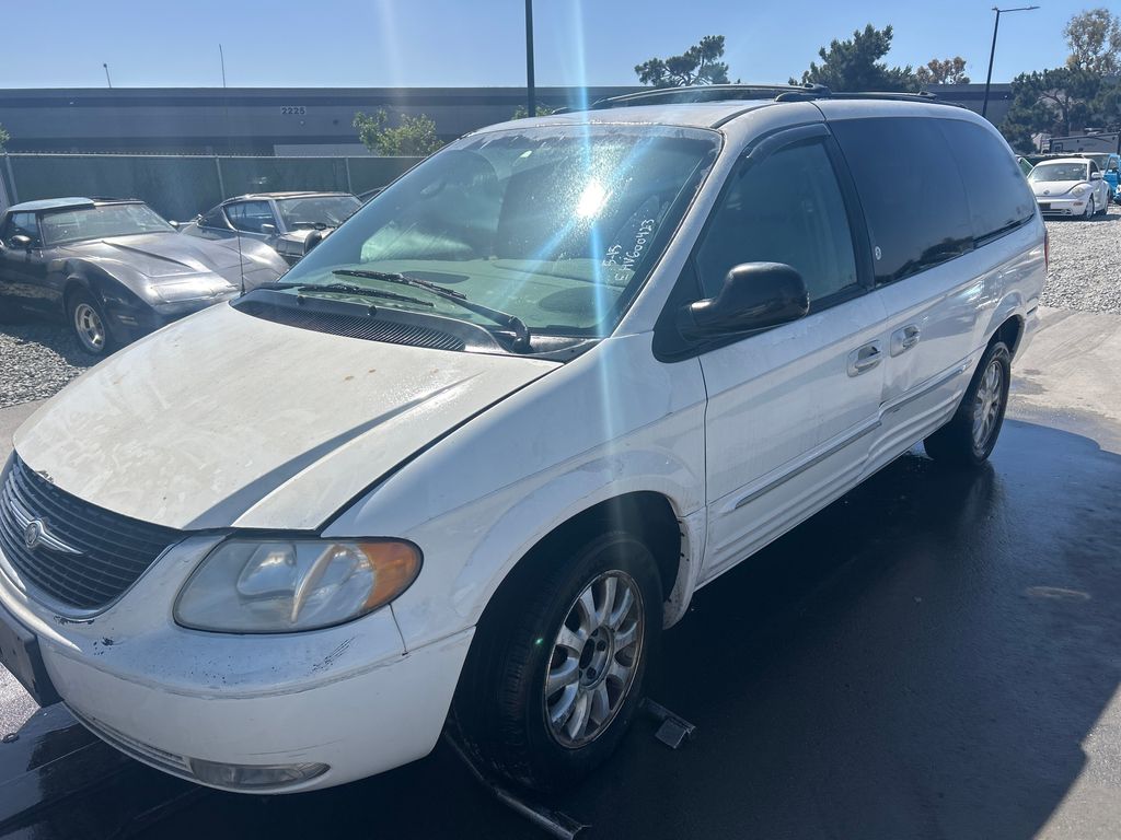 2003 Chrysler Town & Country 1