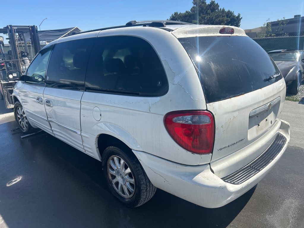 2003 Chrysler Town & Country 2