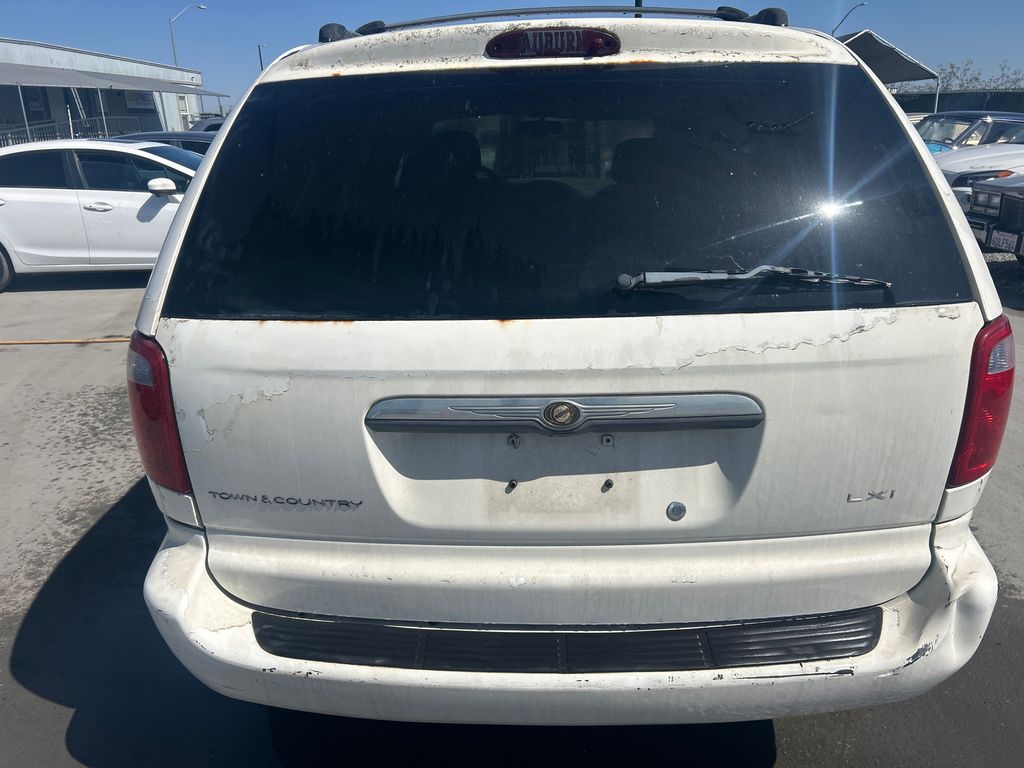 2003 Chrysler Town & Country 5