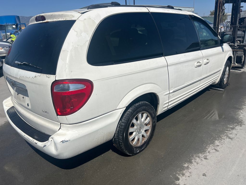 2003 Chrysler Town & Country 3