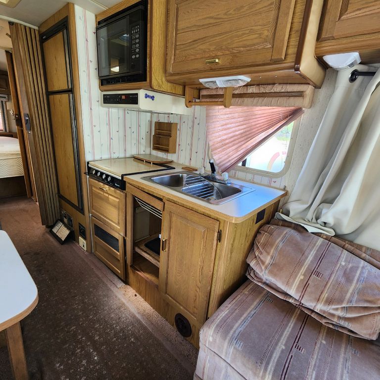 1989 WINNEBAGO SUPERCHIEF 10