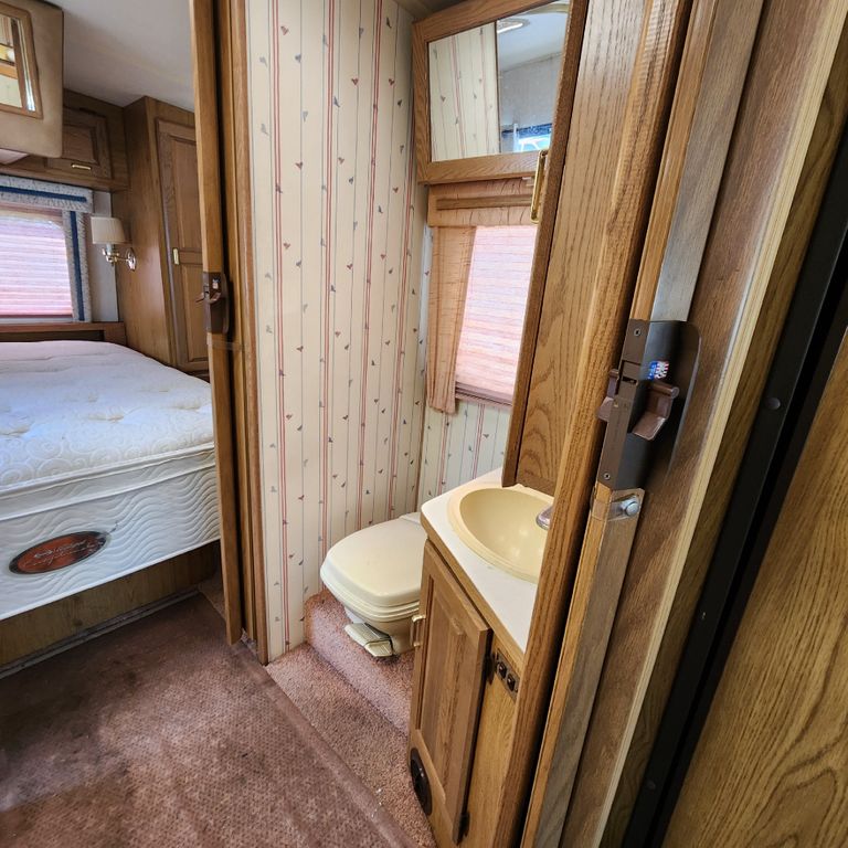 1989 WINNEBAGO SUPERCHIEF 13