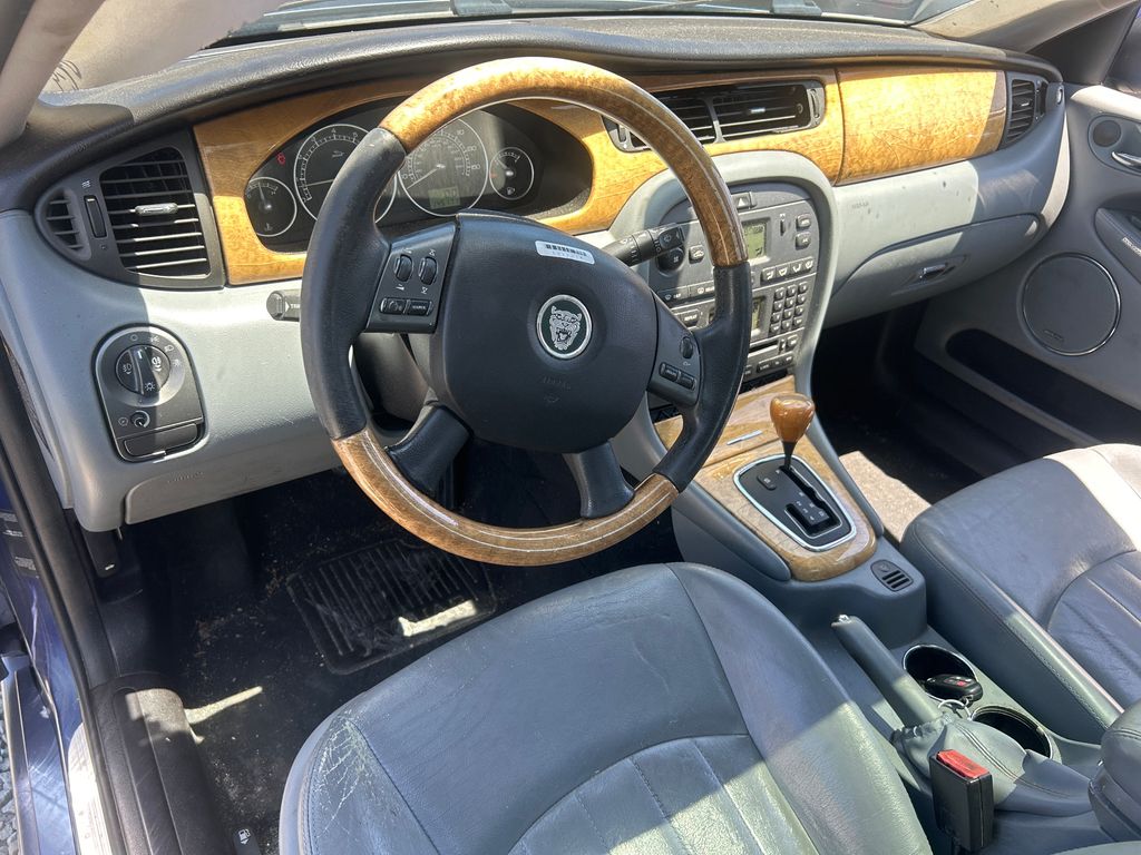 2004 Jaguar X-Type 10